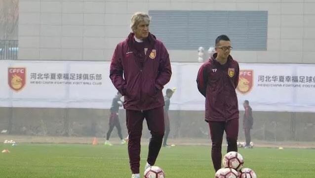 阿丽塔依靠出色的战技保护自己的亲友家人，同时也将踏上解开身世之谜、改变整个世界的冒险旅程